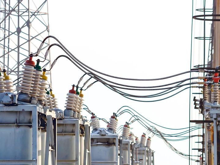 Transformadores de potencia en una subestación industrial